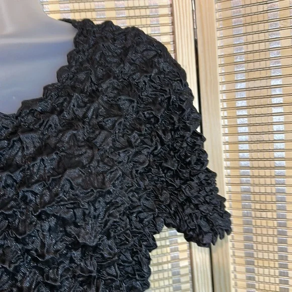 Vintage Y2K Black Cropped Silk Feel Stretchy Ruffled Short Sleeve Popcorn Shirt - Picture 7 of 14